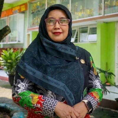 Dr.QODIRIYAH,S.Pd.M.Si